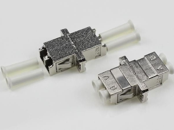 LC SM 雙工 金屬 有耳光纖適配器