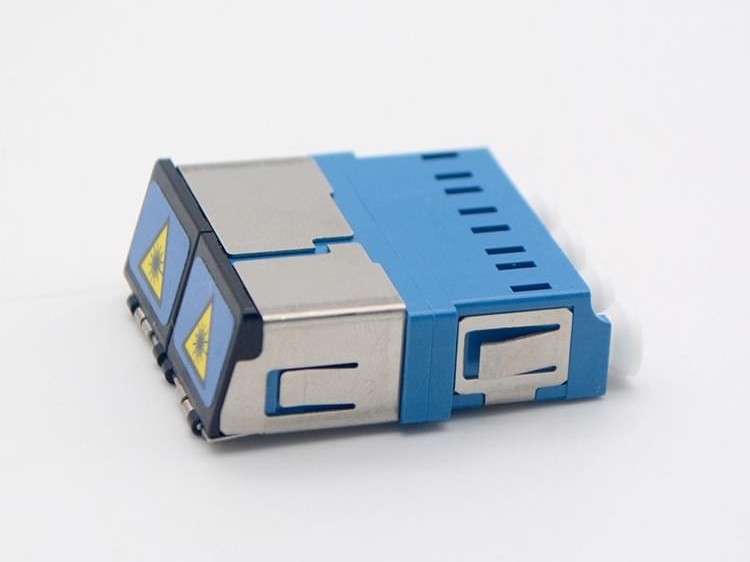 LC UPC 四聯(lián)帶蓋光纖適配器，耦合器