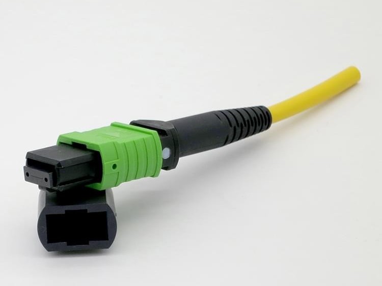 MPO APC 圓纜光纖連接器