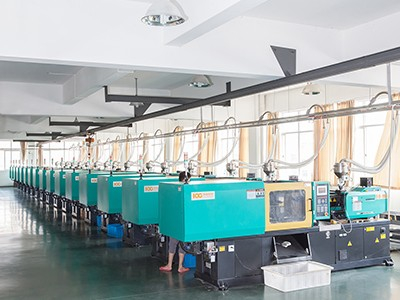 光進(jìn)-塑料注塑車(chē)間